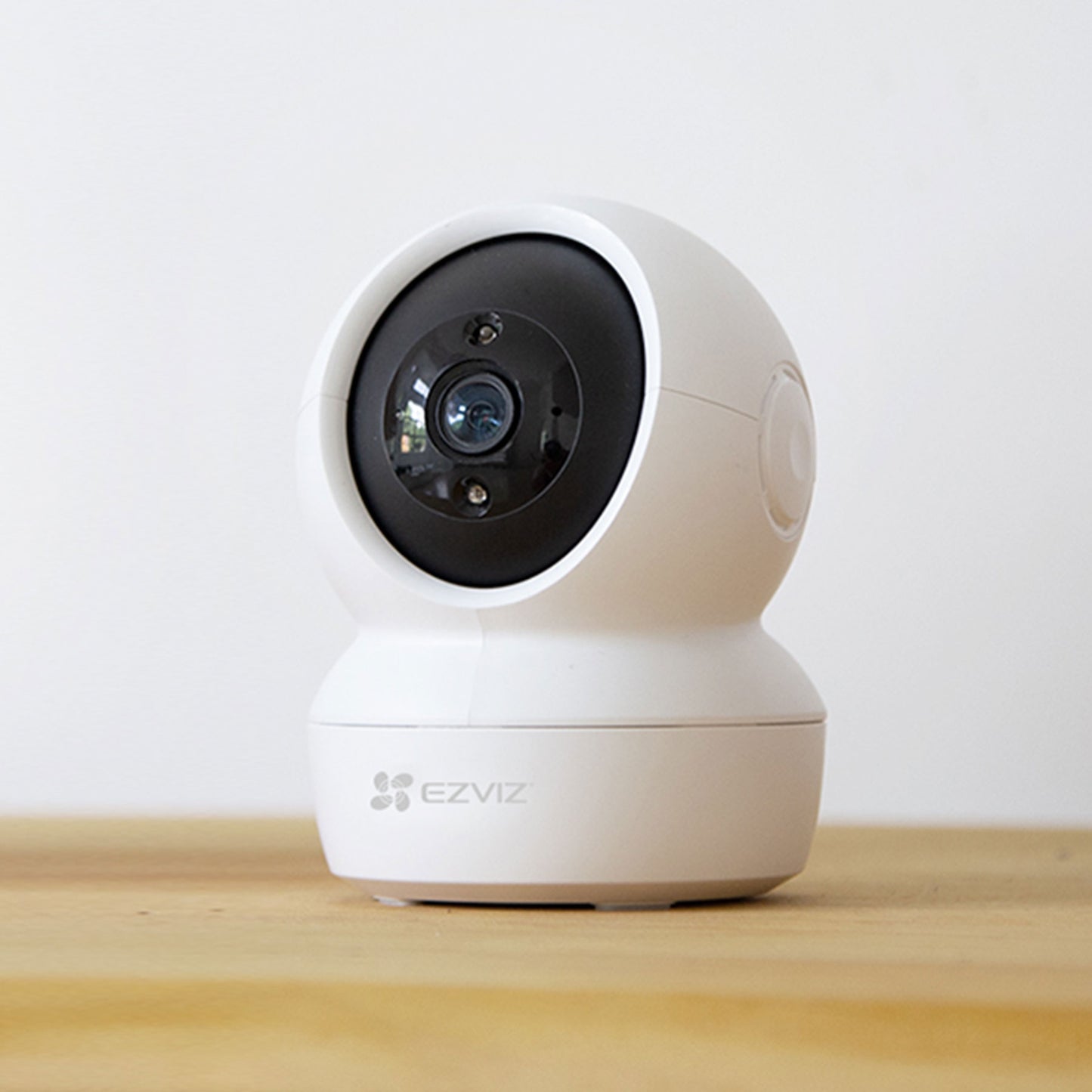 EZVIZ Indoor Schwenk & Neige Überwachungskamera | 360° | C6N 4MP