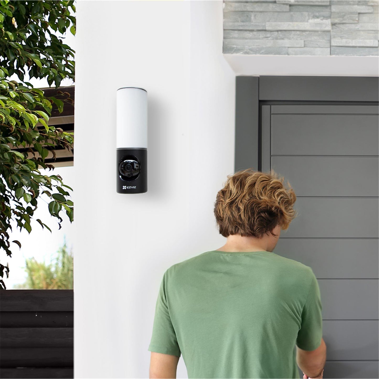EZVIZ LC3 Intelligente LED Sicherheitswandleuchte mit integrierter 4MP Kamera